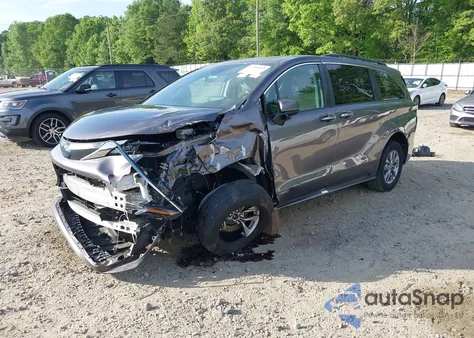 2021 Toyota Sienna Xle z USA, uszkodzony, nr VIN 5TDYRKEC0MS007394
